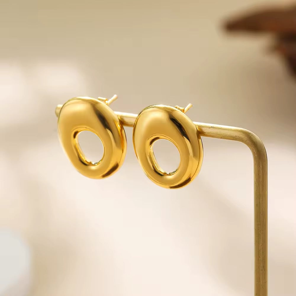 18K Gold Open Oval Stud Earrings