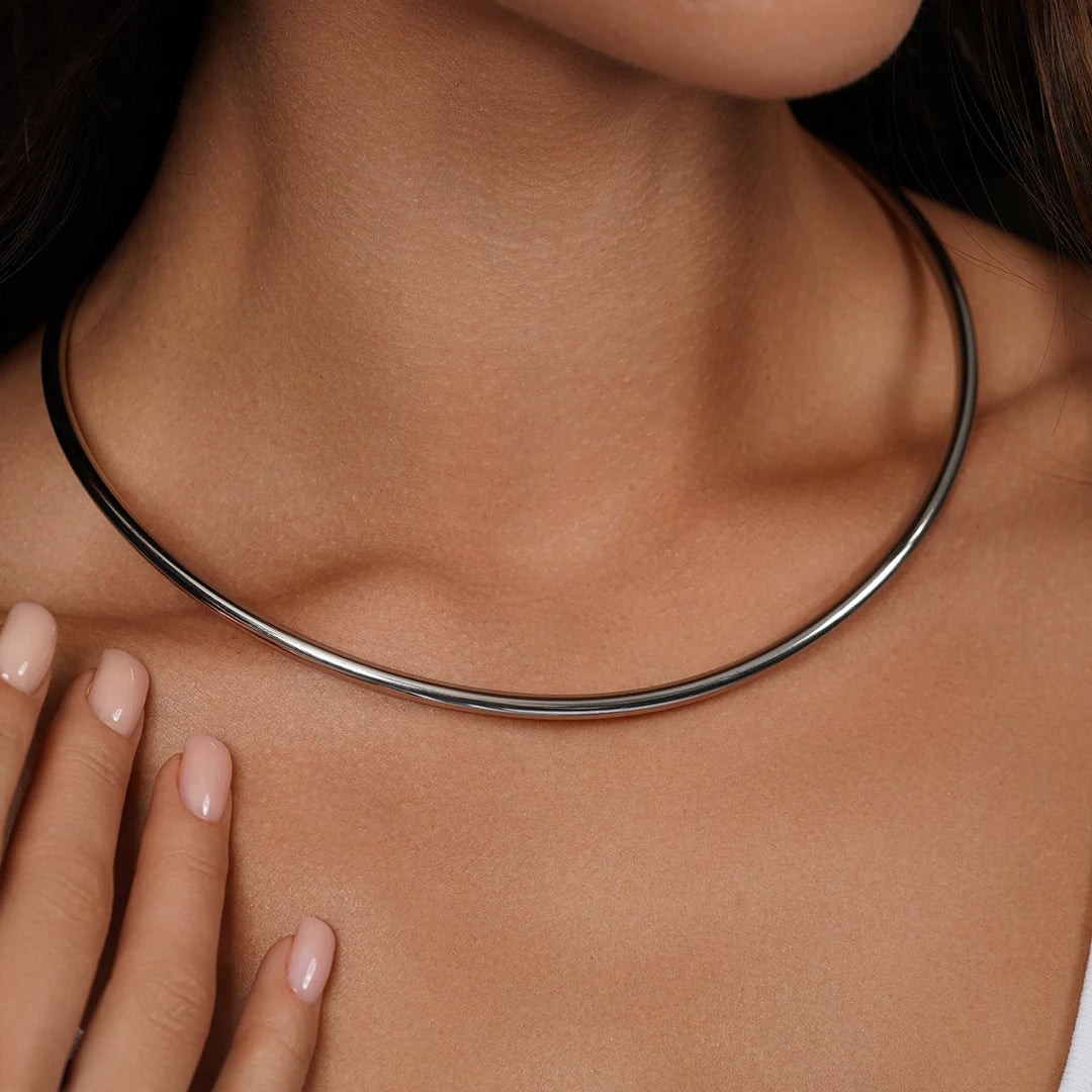 Model wearing Open Collar Solid Flat Choker Slider in Silver around her neck