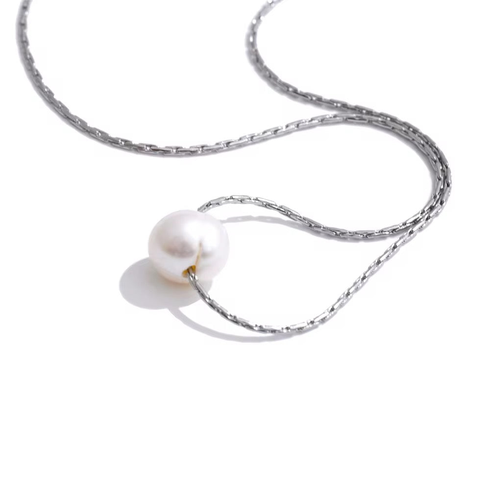 Single Baroque Pearl Necklace in Gold Vermeil