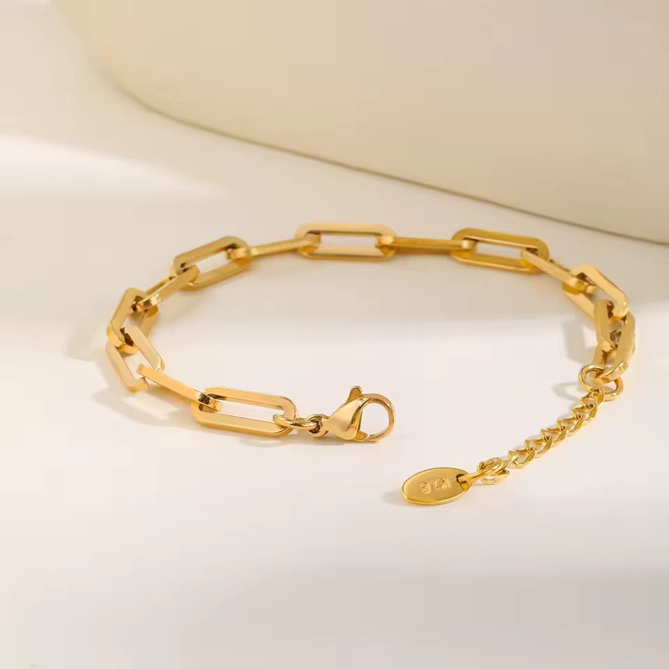 Paper Clip Link Bracelet in 18K Gold