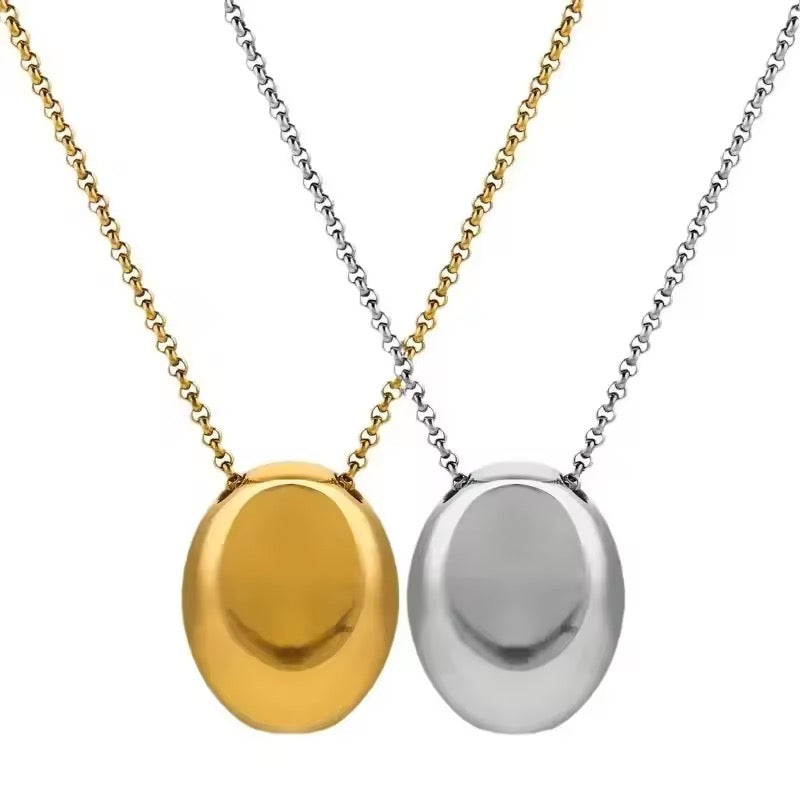 Oval Pebble Pendant Necklace in 18K Gold