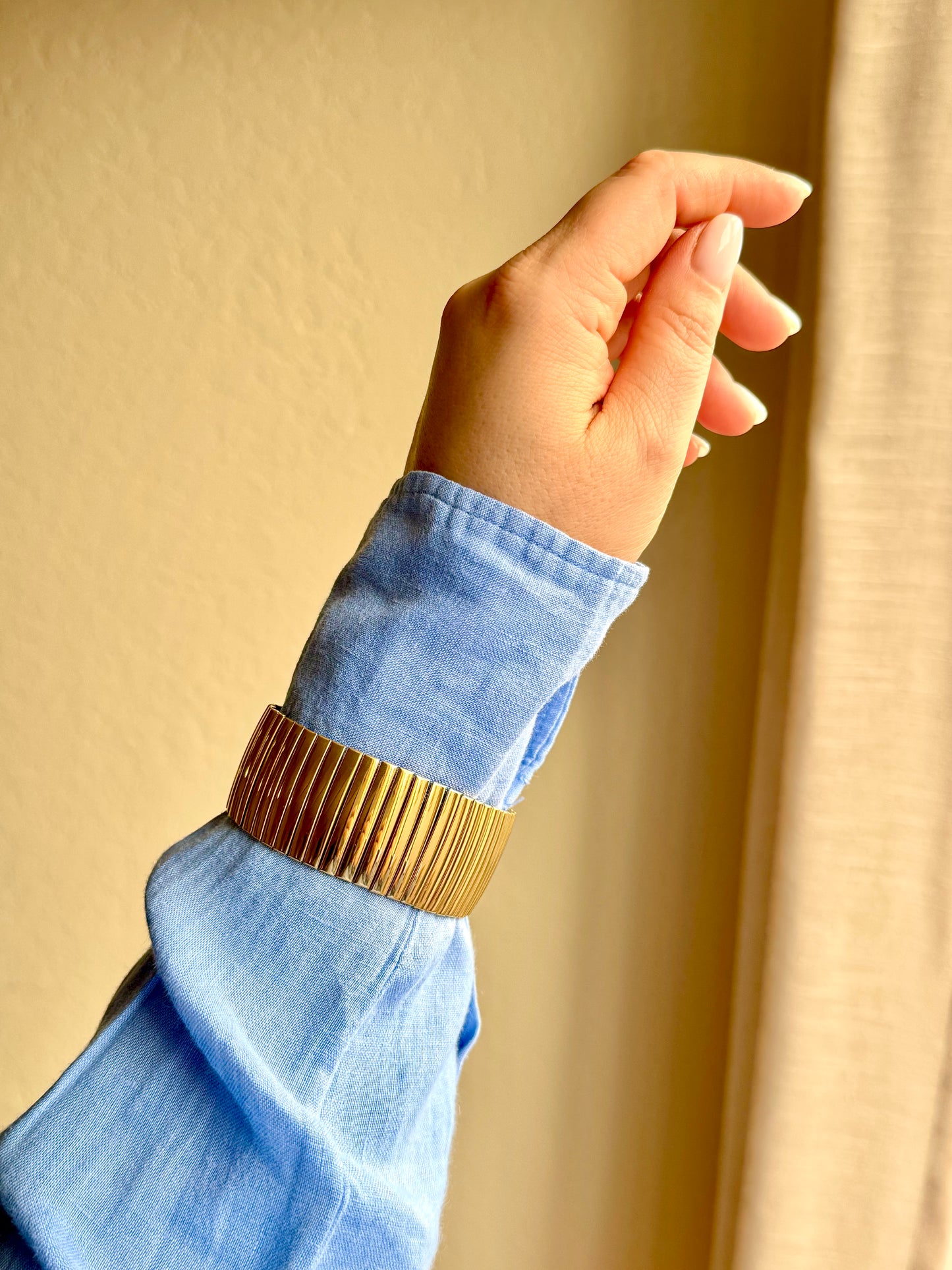 18K Gold Wide Stretch Bracelet