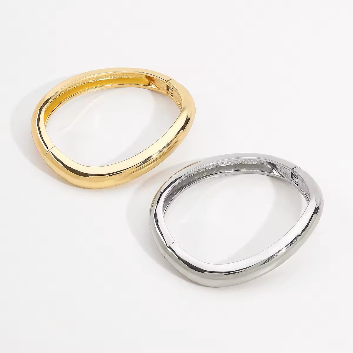 Wavy Bangle Solid Bracelet