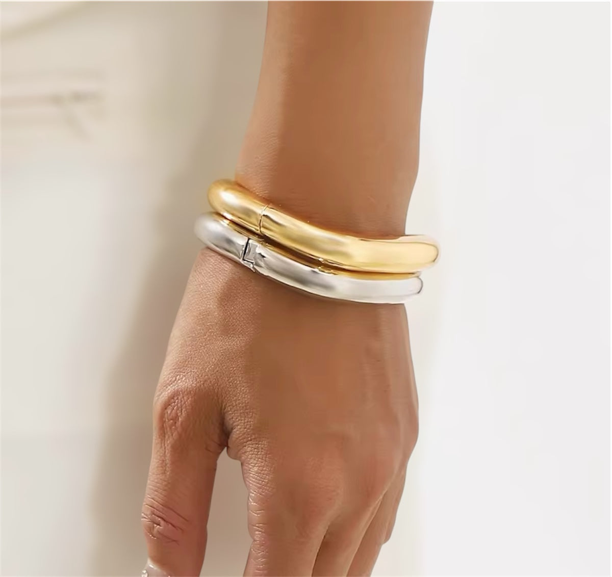 Wavy Bangle Solid Bracelet