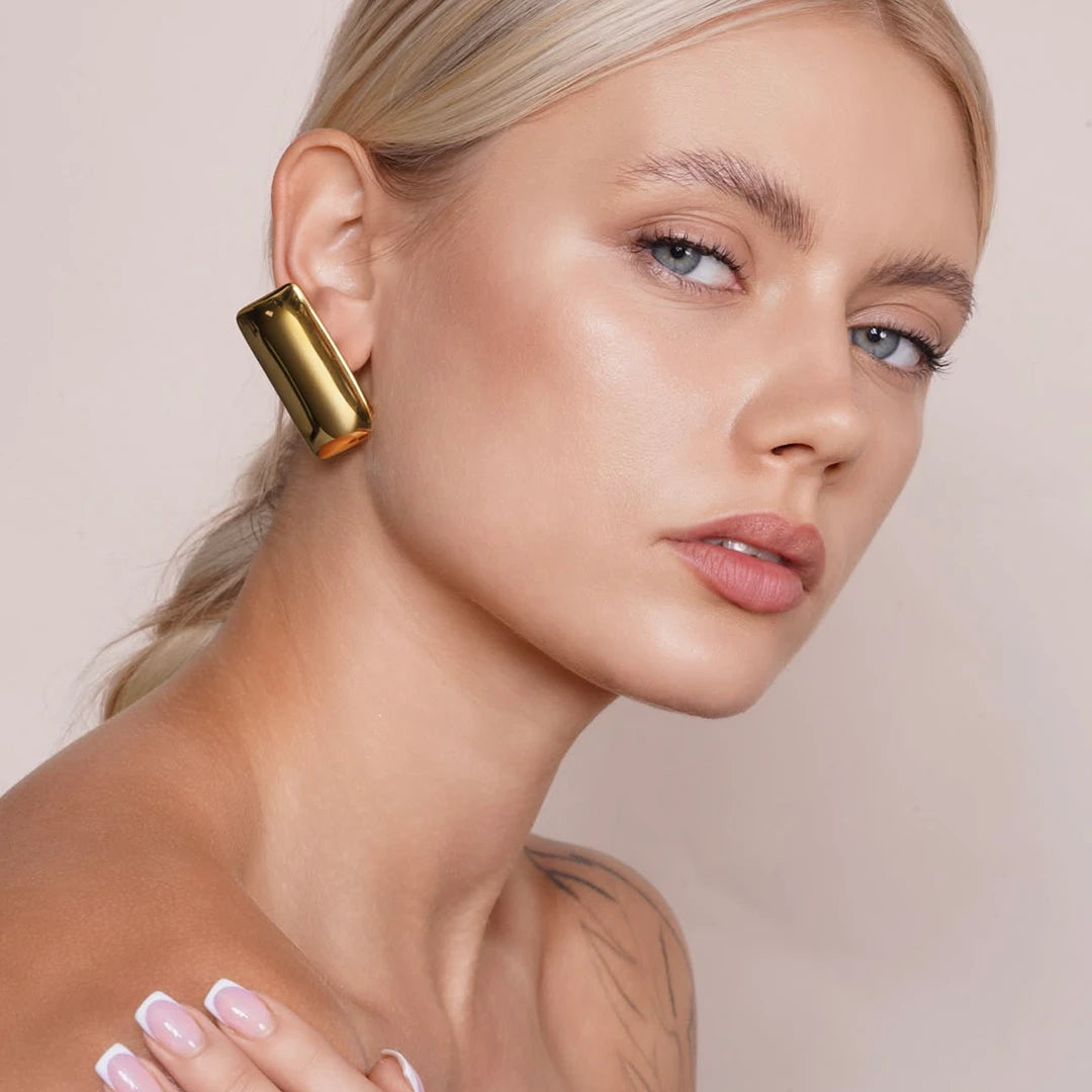 Model wearing Zard Jewelry Bold Rectangular Earrings